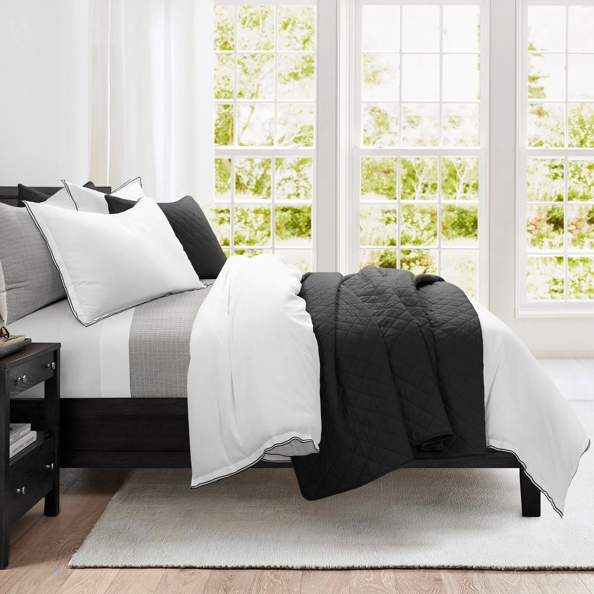 Hampton Double Flange Embroidered Contrast Edge Comforter Set