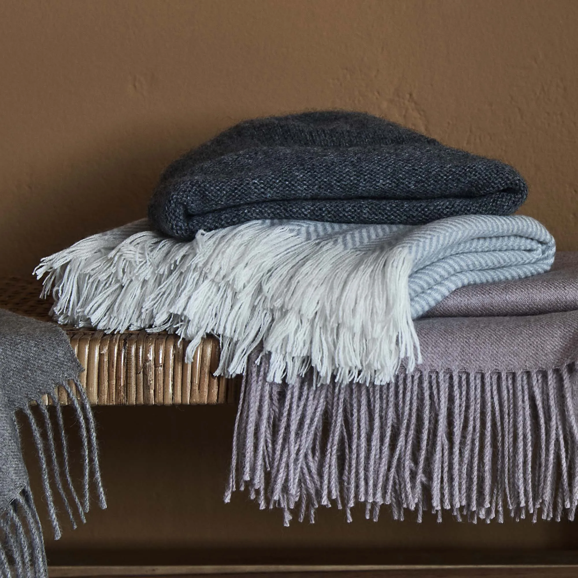 Nerva Cashmere Blanket [Light grey/Cream]