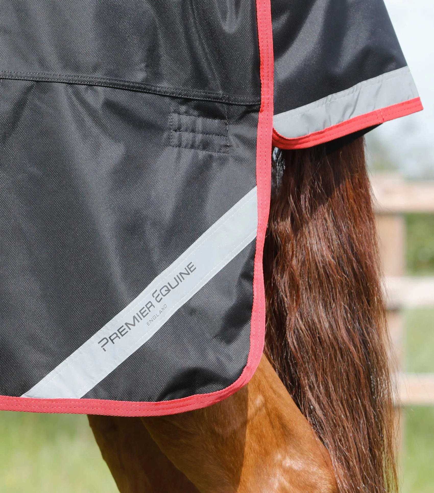 Titan 450g Original Turnout Rug Black